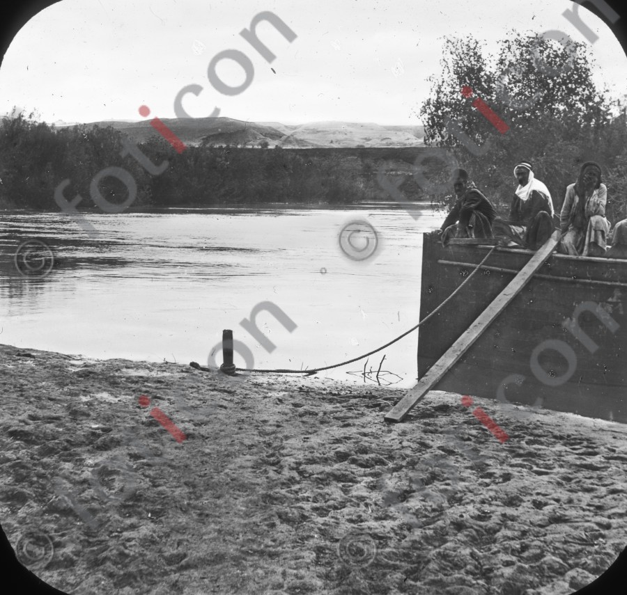 Boot am Jordan | Boat at the Jordan - Foto foticon-simon-129-009-sw.jpg | foticon.de - Bilddatenbank für Motive aus Geschichte und Kultur